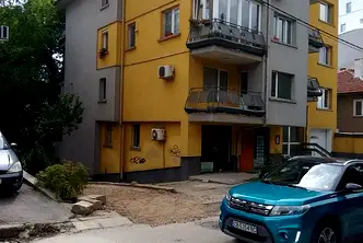 Офис в София, Гео Милев
