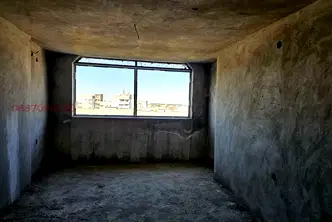 Офис в Русе, Хъшове