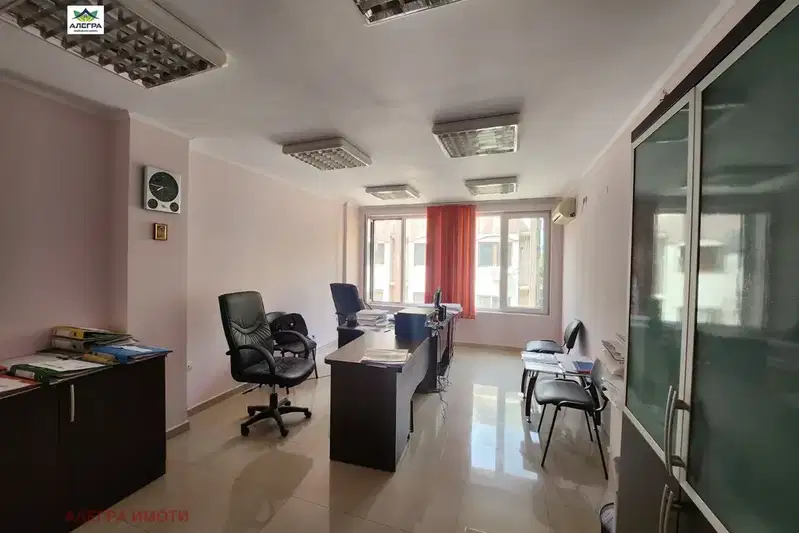 Office in Pazardjik, Idealen Centyr