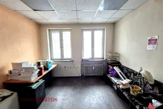 Офис в Перник, Изток