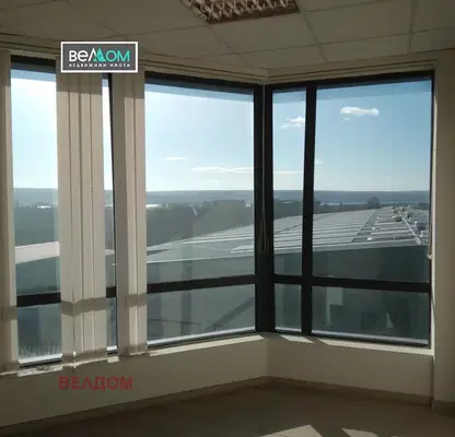 Photo 3 — Office in Varna, Metro