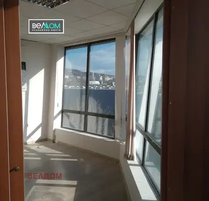 Photo 4 — Office in Varna, Metro
