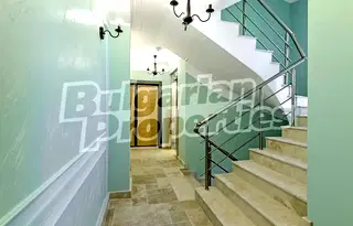 Офис във Варна, Погреби