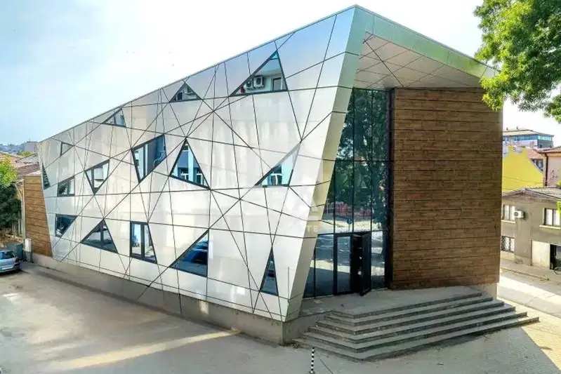Офис в Русе, Широк център