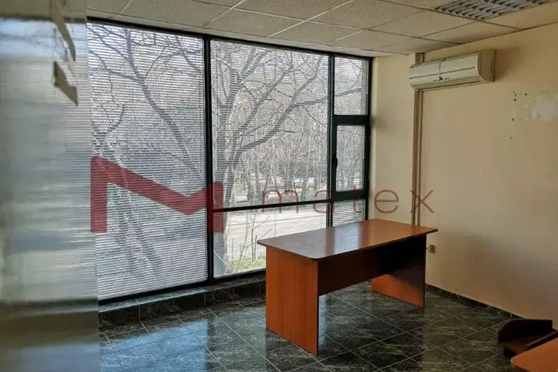 Офис във Варна, ВИНС-Червен площад