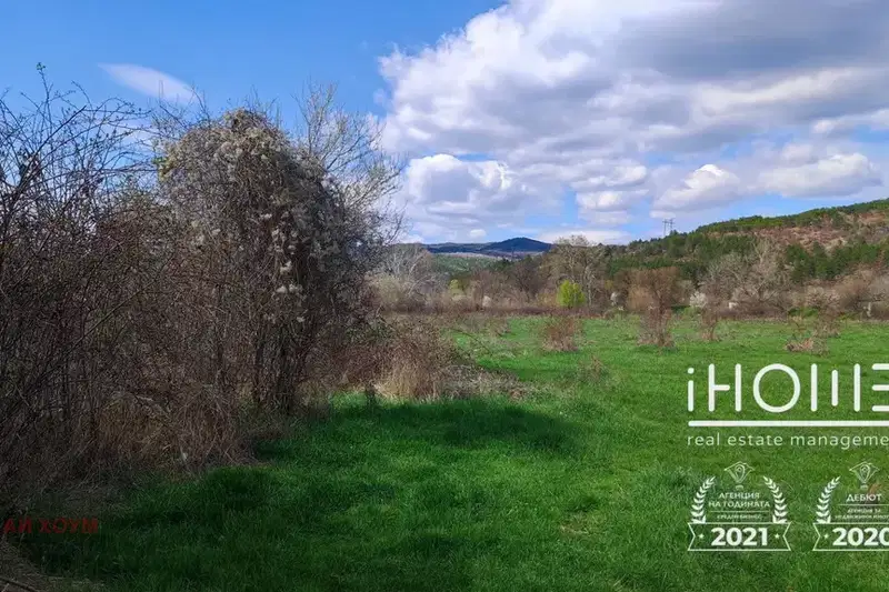 Парцел в Нови Искър