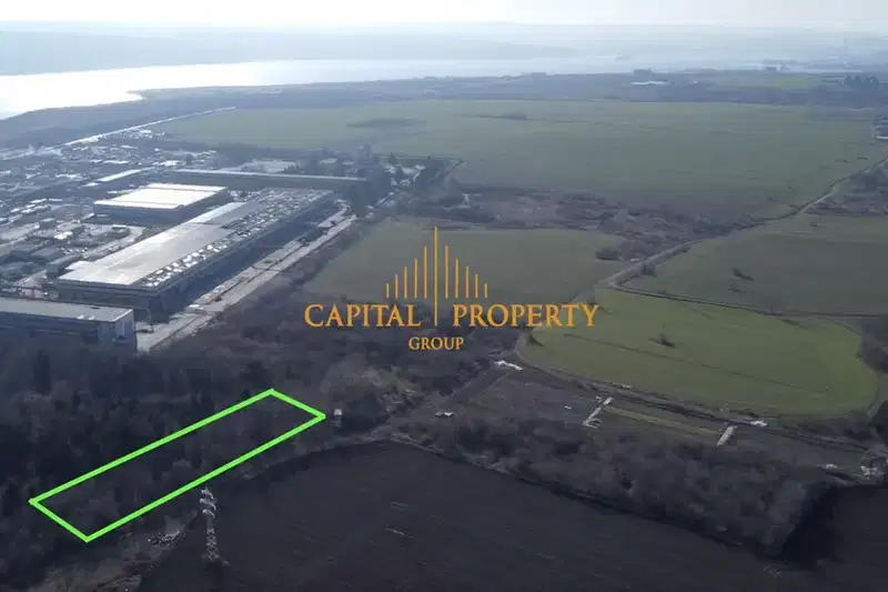 Plot in Topoli
