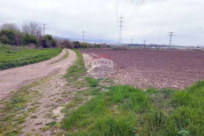 Парцел в с. Тополи