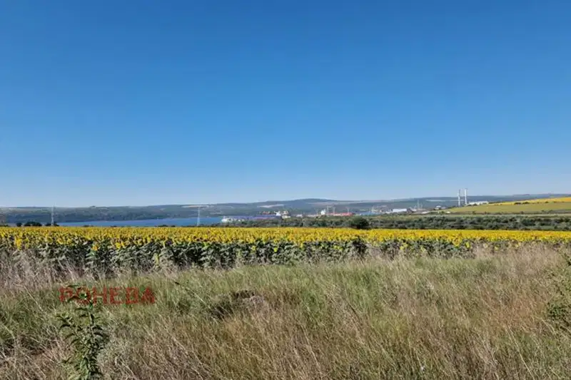 Парцел в с. Тополи