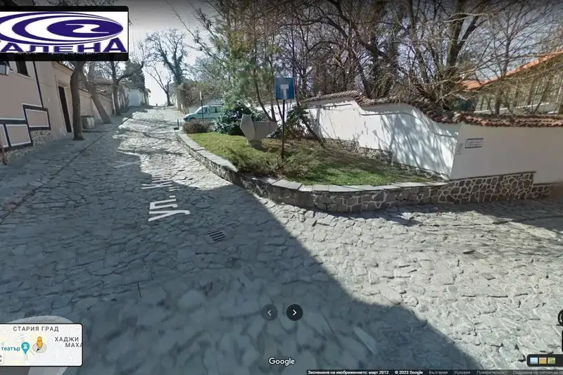 Plot in Старият