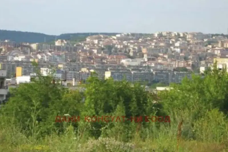 Plot in Veliko Tyrnovo, Buzludja