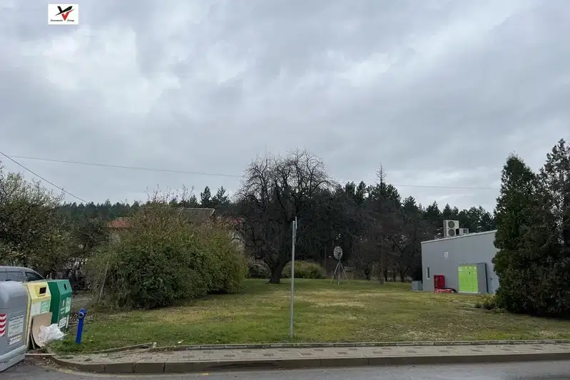 Plot in Pernik, Centyr