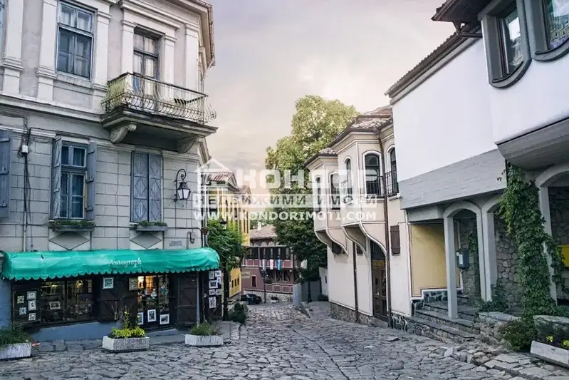 Парцел в Пловдив, Център