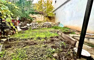 Парцел в Добрич, Червената пръст
