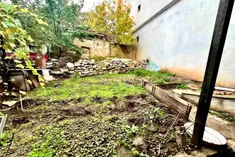 Парцел в Добрич, Червената пръст