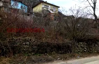 Парцел в Ловеч, Дръстене