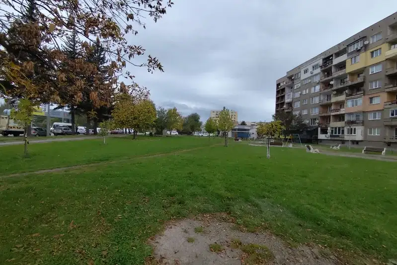 Plot in Pernik, Iztok