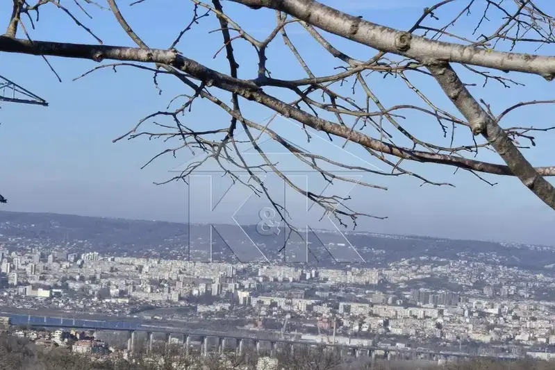 Парцел във Варна, м-т Боровец - север