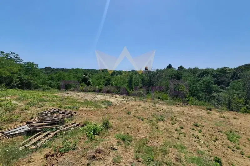 Plot in Varna, Priboi
