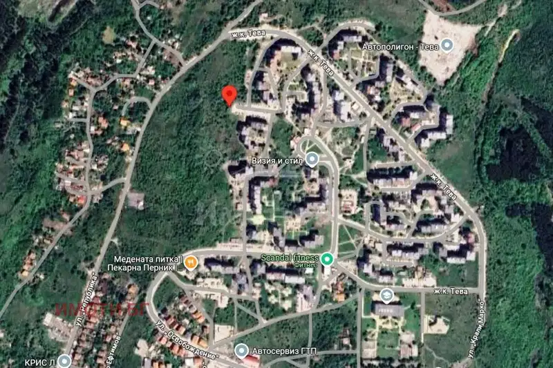 Plot in Pernik, Teva