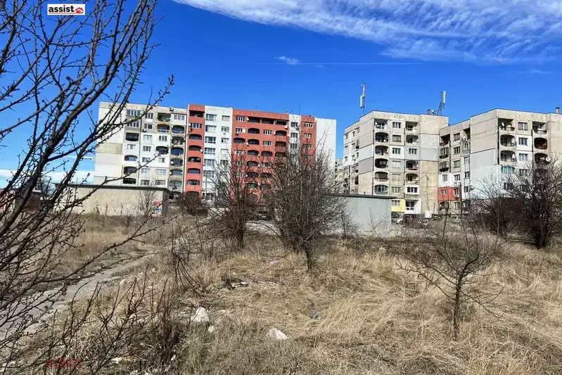 Plot in Pernik, Teva
