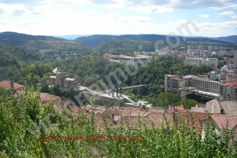 Парцел във Велико Търново, Варуша