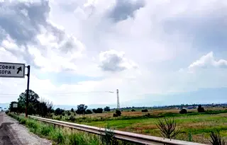 Парцел в София, Враждебна