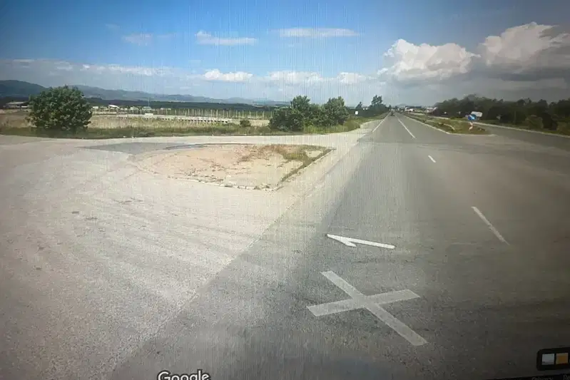 Парцел в София, Враждебна