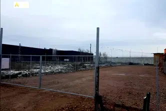 Парцел в София, Враждебна