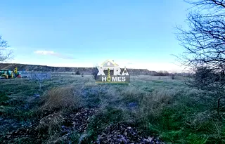 Парцел в София, Враждебна