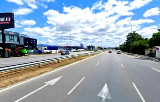Парцел в София, Враждебна