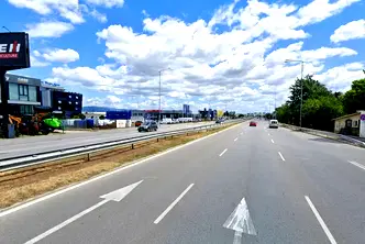 Парцел в София, Враждебна