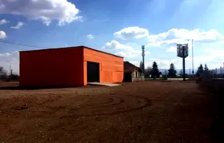 Парцел в София, Враждебна