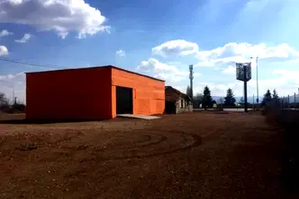 Парцел в София, Враждебна