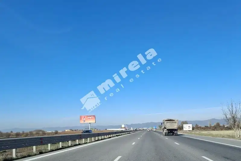 Парцел в София, Враждебна