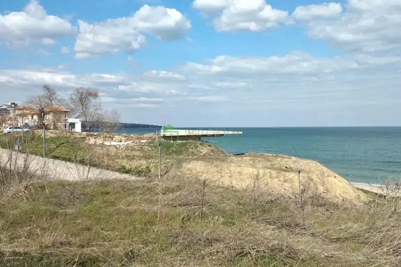 Парцел в Бургас, Обзор