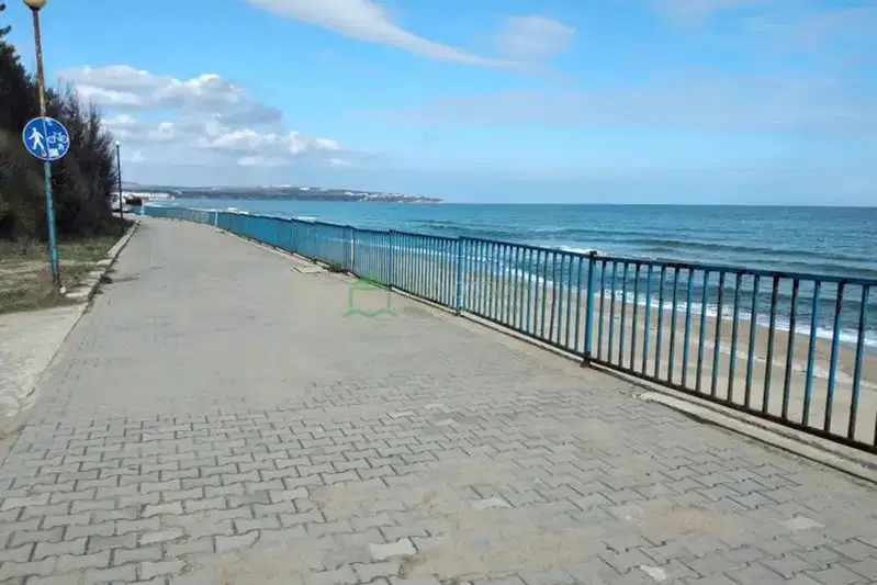 Парцел в Бургас, Обзор