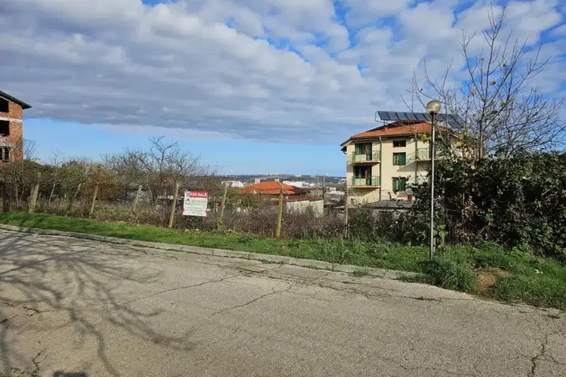 Парцел в Бургас, Обзор