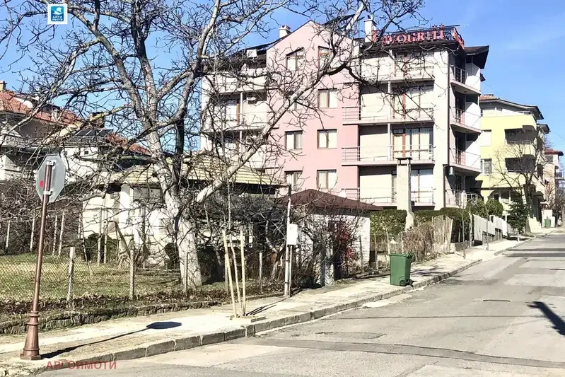 Парцел в Бургас, Обзор