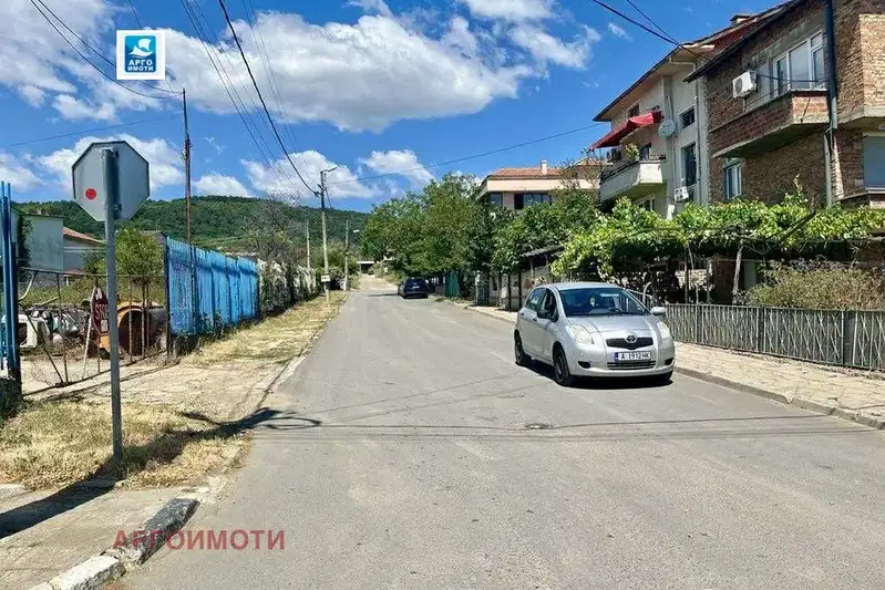Парцел в Бургас, Обзор