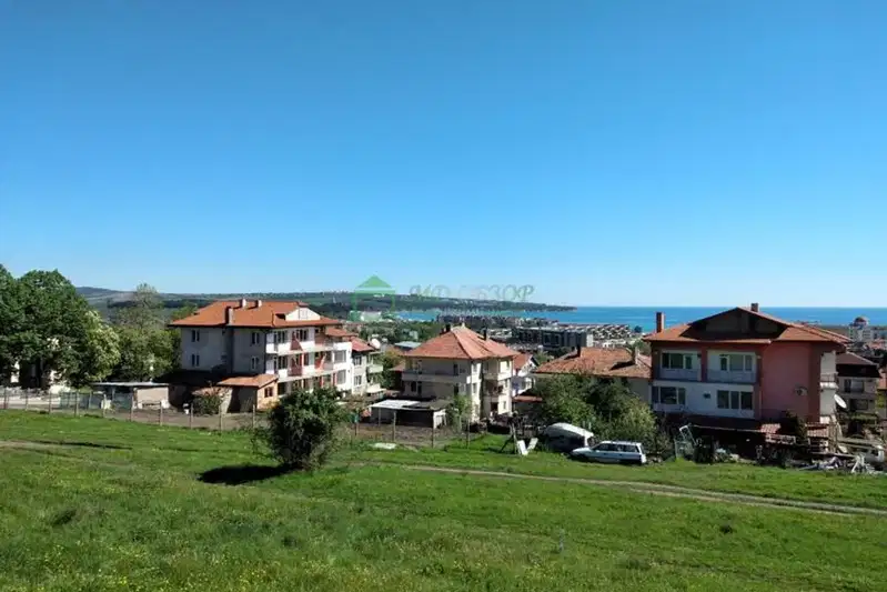 Парцел в Бургас, Обзор
