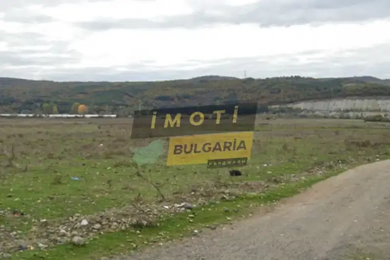 Парцел в Кърджали, Момчил