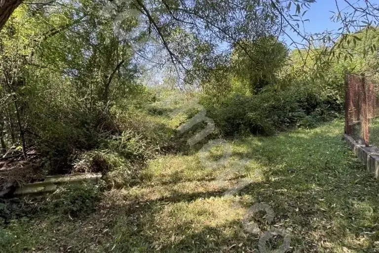 Plot in Oblast Lovech, Aprilci