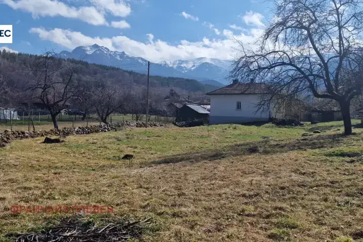 Plot in Oblast Lovech, Aprilci