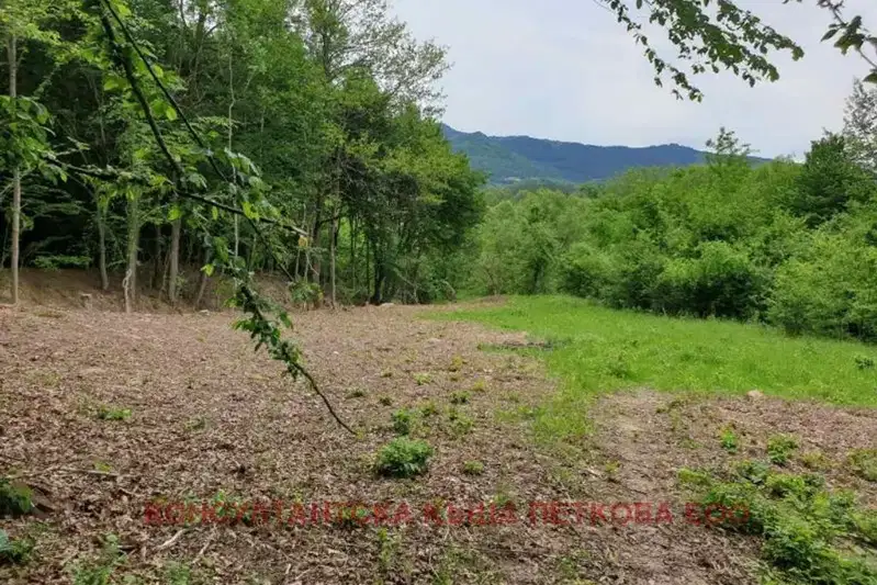 Plot in Oblast Lovech, Aprilci