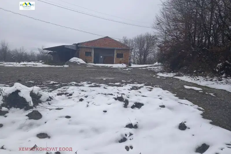 Plot in Oblast Lovech, Aprilci