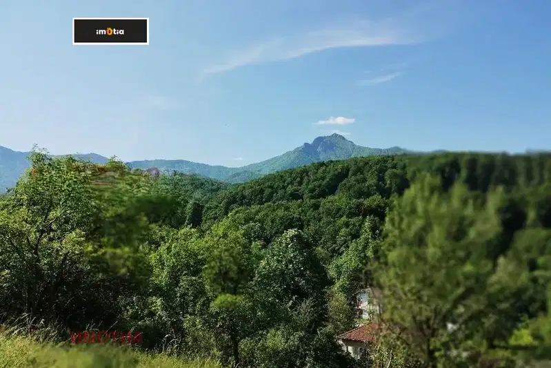 Plot in Oblast Lovech, Aprilci