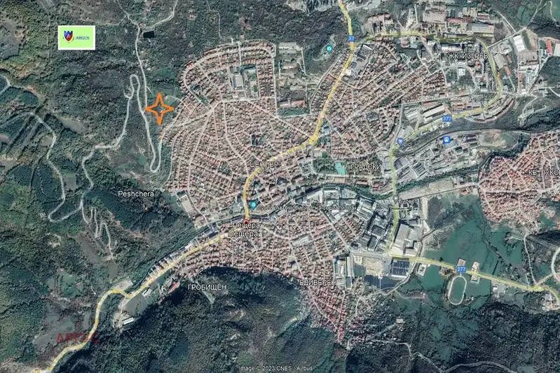 Парцел в Пазарджик, Пещера