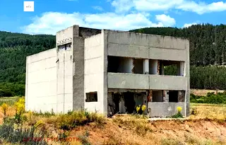 Парцел в Перник, Трън