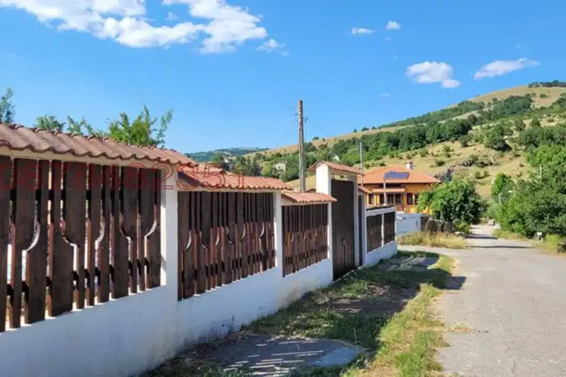 Plot in Oblast Pernik, Bosnek
